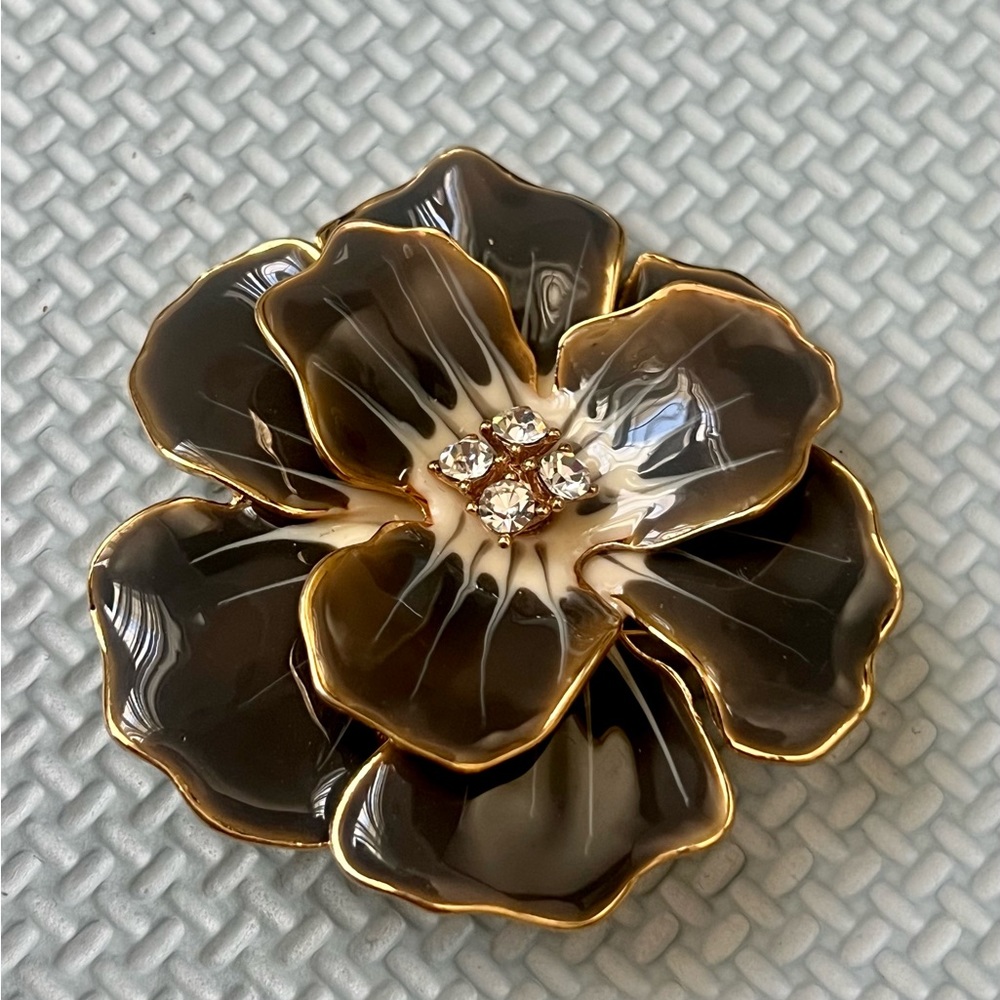 Designer Joan Rivers Gold-Tone Rhinestone Brown Flower Enamel Pin Brooch